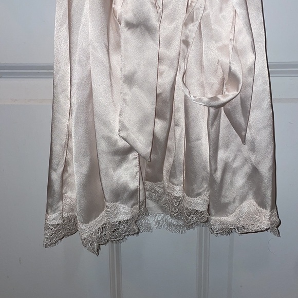 Sold VS Bride Robe - Picture 4 of 5